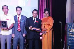 tg-trieu-phong-thu-hai-tu-phai-nhan-giai-danh-du-vvnm-2014