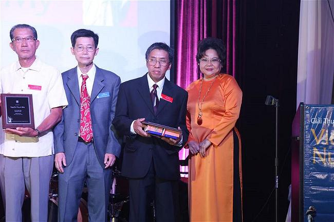 tg-trieu-phong-thu-hai-tu-phai-nhan-giai-danh-du-vvnm-2014