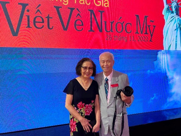 tac-gia-duy-nhan-va-phu-nhan-trong-buoi-le-phat-giai-vvnm-2023