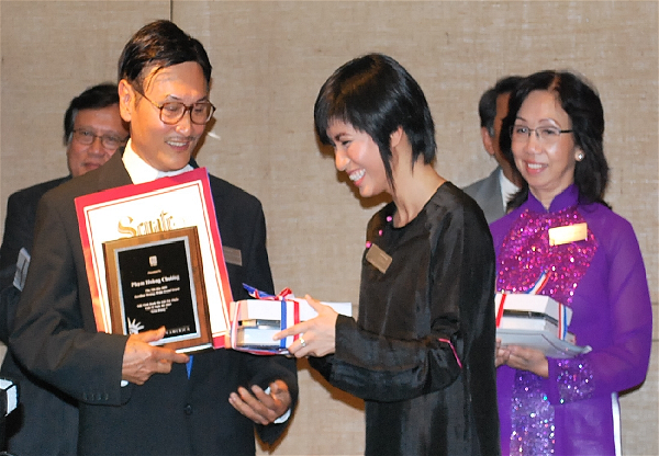 HINH CHO BAI TIEN ANH LEN DUONG